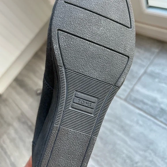 TOMS gray suede wedge booties size 8.5. New without tags. - Picture 4 of 5